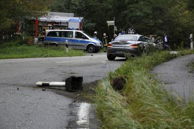 Pkw kommt auf Dach zum liegen